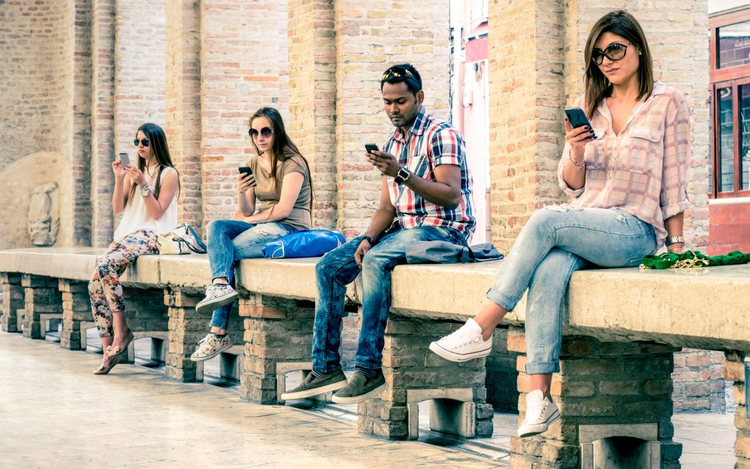 Millennials y Centennials, su perspectiva de la seguridad financiera.